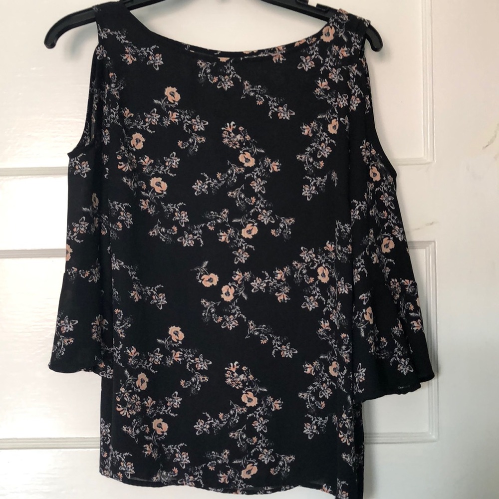 Black floral 3/4 sleeve top with shoulder cutout